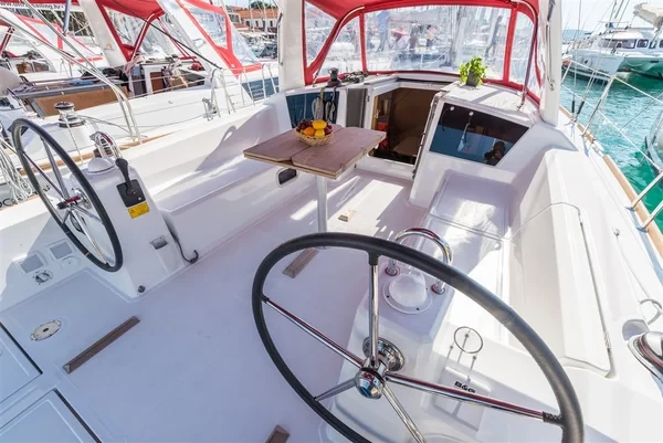 Oceanis 38 - Boatscribe.com