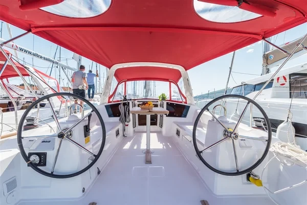 Oceanis 38 - Boatscribe.com