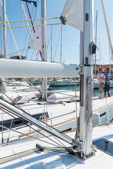 Oceanis 38 - Boatscribe.com