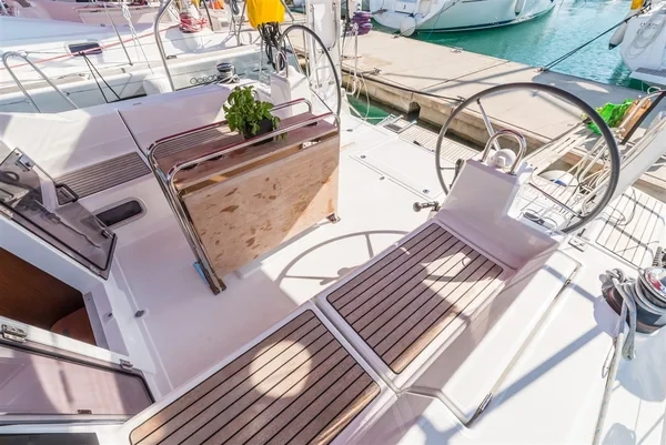 Oceanis 41.1 - Boatscribe.com