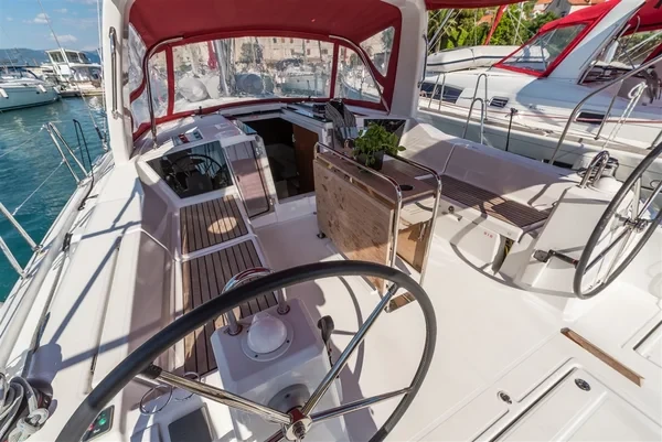 Oceanis 41.1 - Boatscribe.com