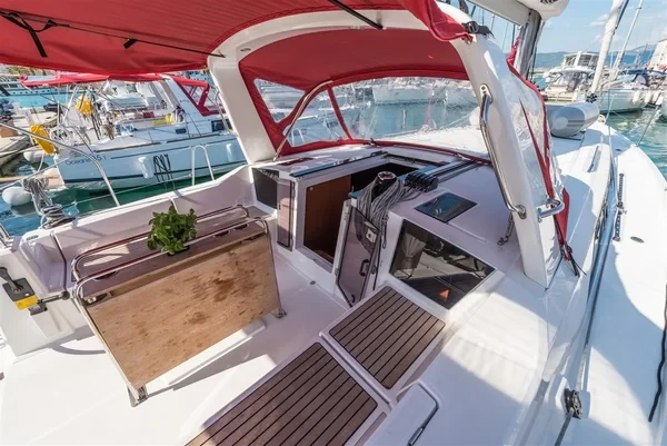 Oceanis 41.1 - Boatscribe.com