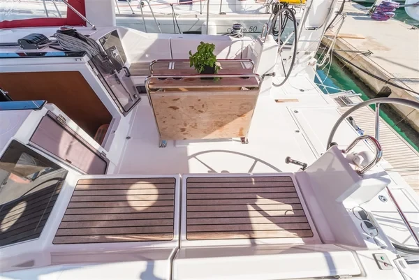 Oceanis 41.1 - Boatscribe.com