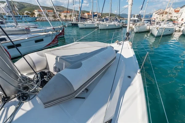 Oceanis 41.1 - Boatscribe.com