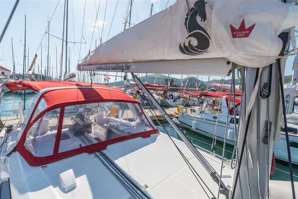 Oceanis 41.1 - Boatscribe.com