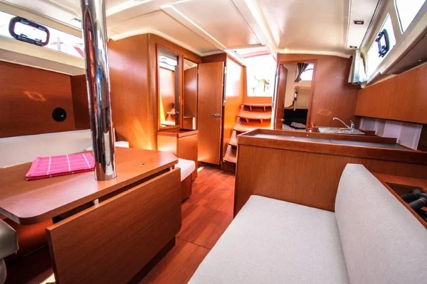 Oceanis 41.1 - Boatscribe.com