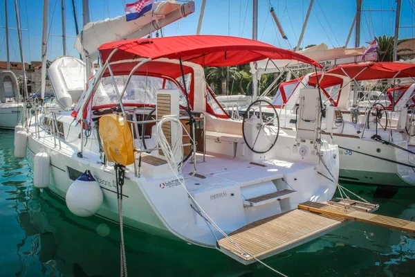 Oceanis 41.1 - Boatscribe.com