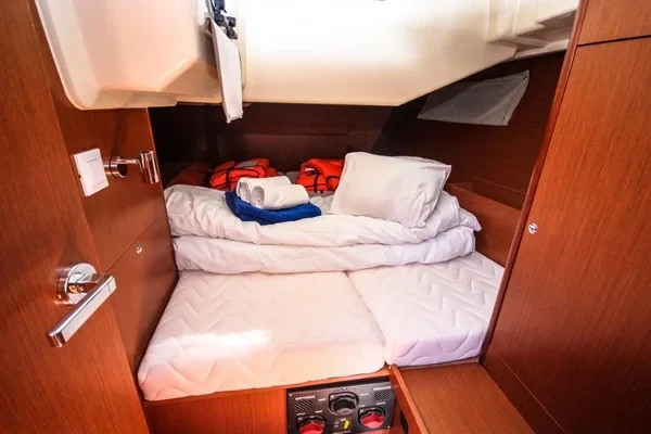 Oceanis 41.1 - Boatscribe.com