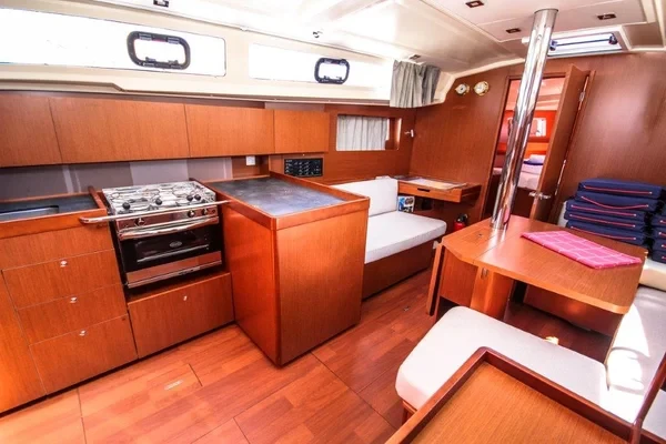Oceanis 41.1 - Boatscribe.com