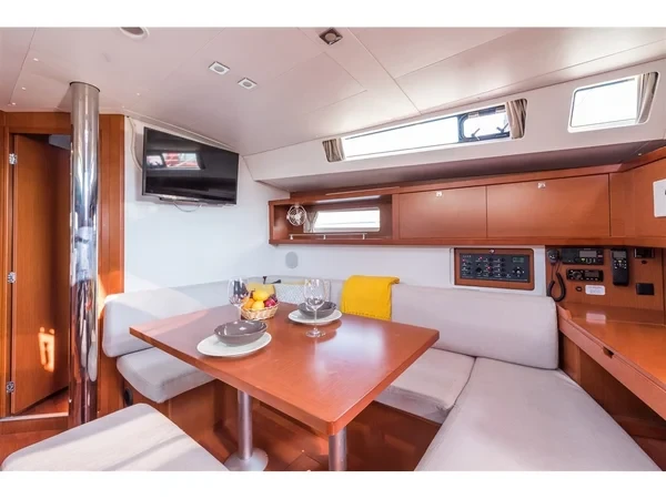 Oceanis 45 - Boatscribe.com