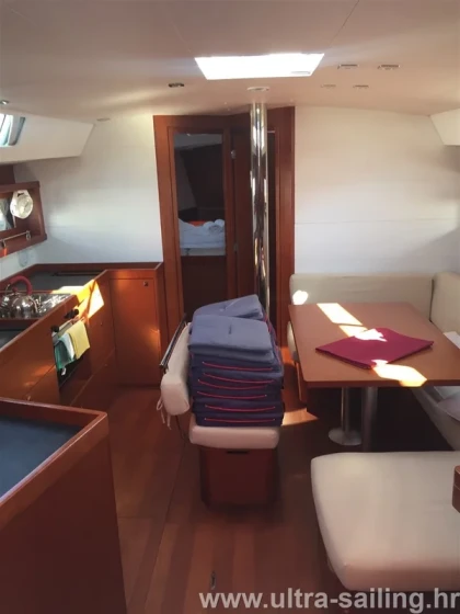 Oceanis 45 - Boatscribe.com