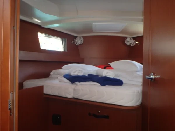 Oceanis 41.1 - Boatscribe.com