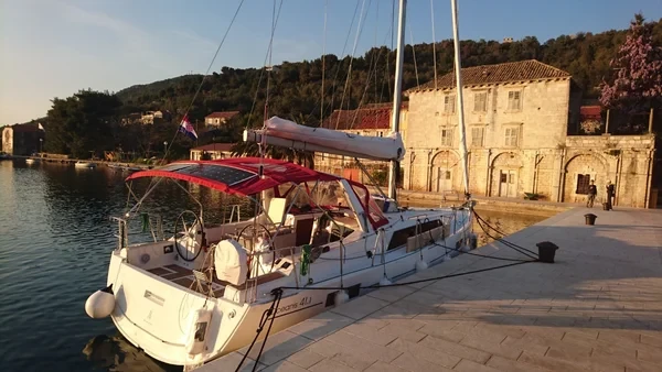 Oceanis 41.1 - Boatscribe.com