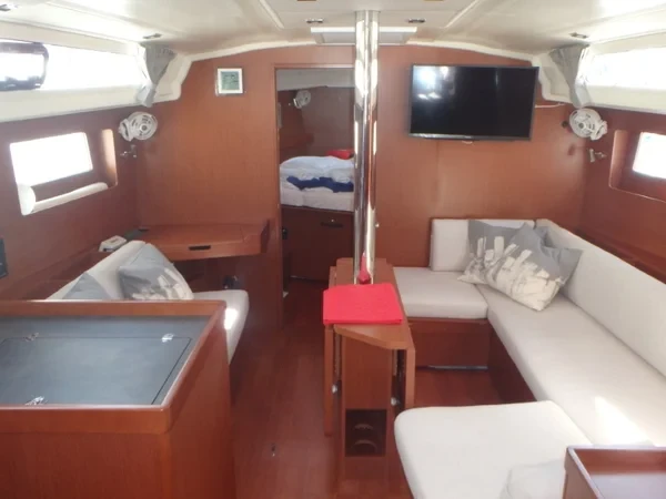 Oceanis 41.1 - Boatscribe.com
