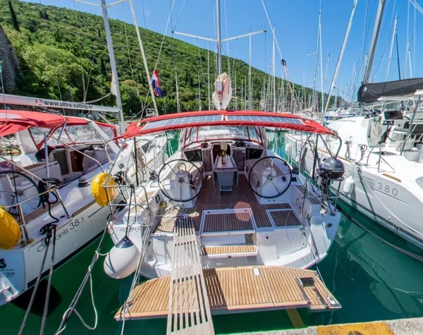 Oceanis 41.1 - Boatscribe.com