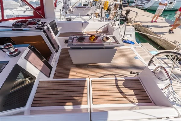 Oceanis 45 - Boatscribe.com