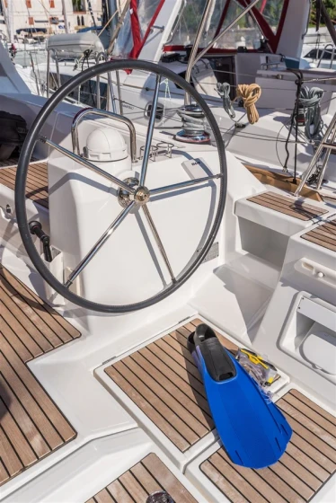 Oceanis 45 - Boatscribe.com