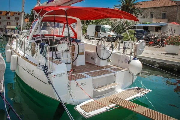 Oceanis 35 - Boatscribe.com