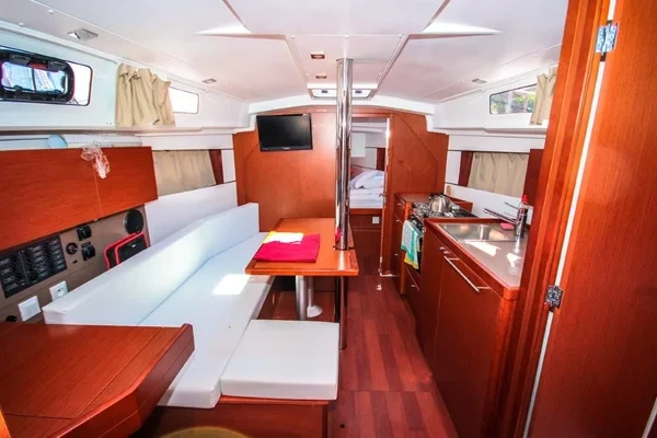 Oceanis 35 - Boatscribe.com