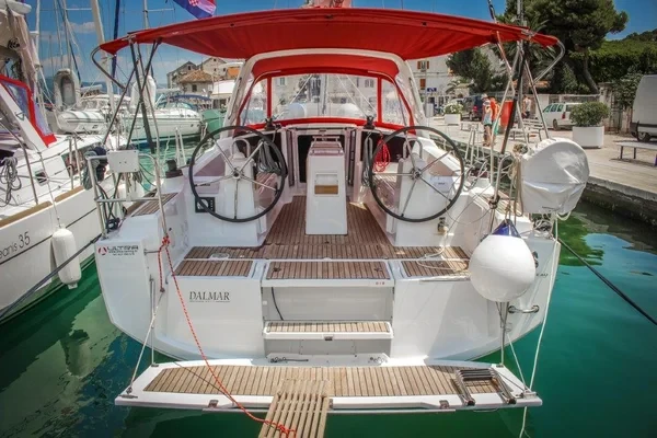 Oceanis 35 - Boatscribe.com