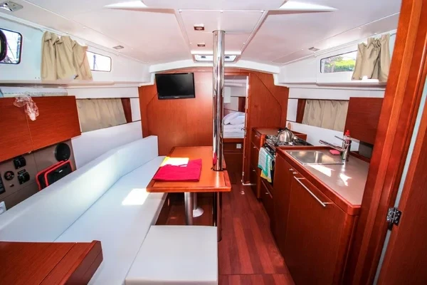 Oceanis 35 - Boatscribe.com