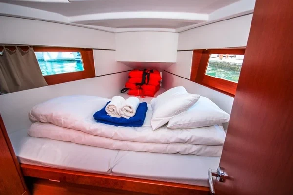 Oceanis 35 - Boatscribe.com