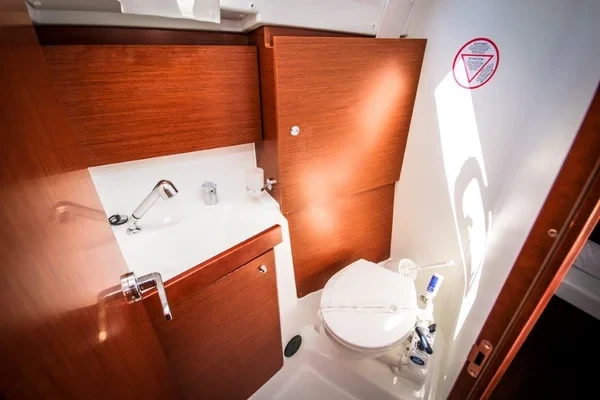 Oceanis 35 - Boatscribe.com