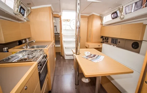 Oceanis 35 - Boatscribe.com