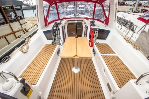 Oceanis 35 - Boatscribe.com