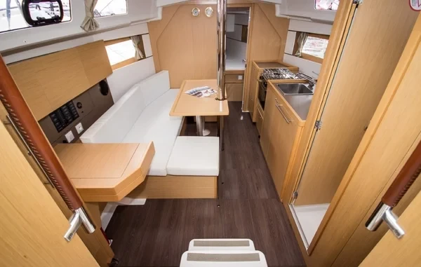 Oceanis 35 - Boatscribe.com