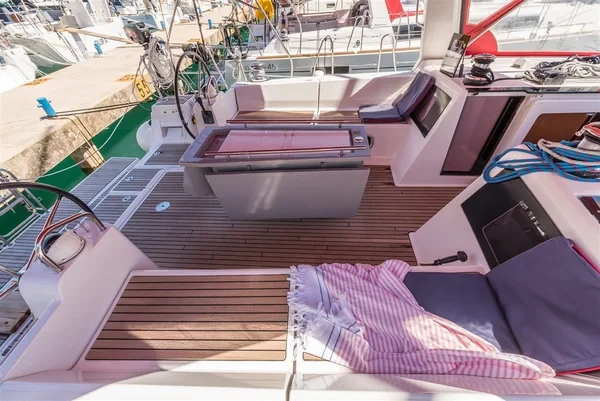 Oceanis 48 - Boatscribe.com