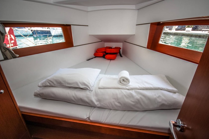 Oceanis 35 - Boatscribe.com