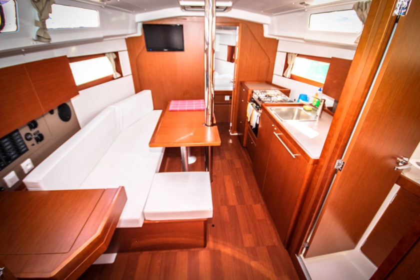 Oceanis 35 - Boatscribe.com