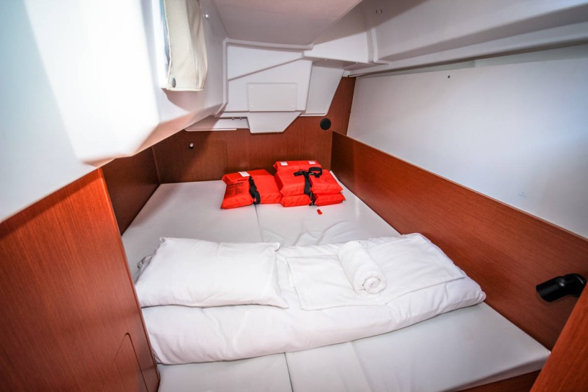 Oceanis 35 - Boatscribe.com