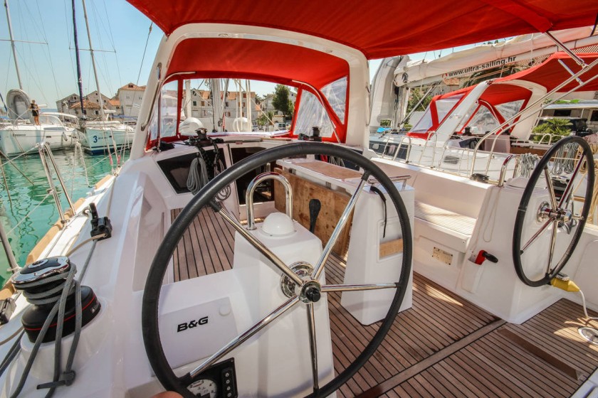 Oceanis 35 - Boatscribe.com