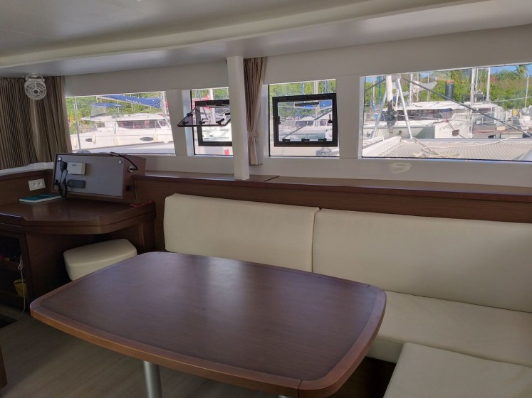 Lagoon 450 - Boatscribe.com