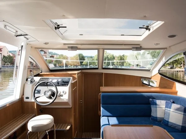 Europa 300 - Boatscribe.com