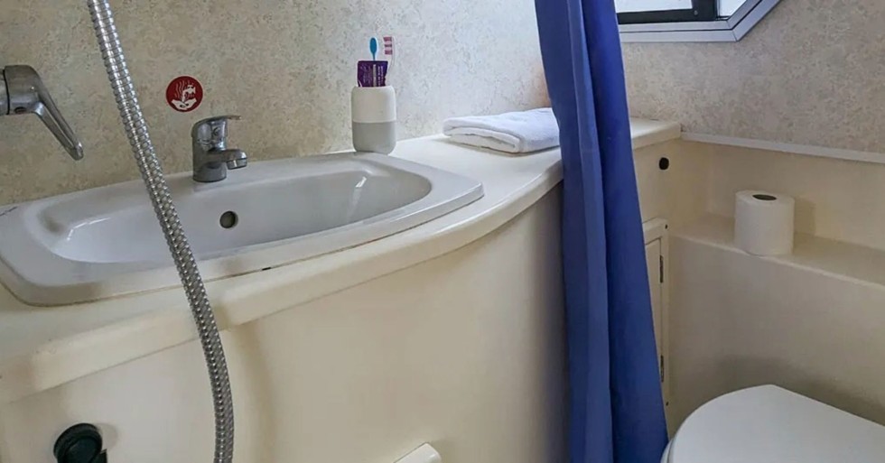 Le Boat Cirrus B - Boatscribe.com