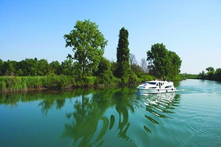 Le Boat Magnifique - Boatscribe.com