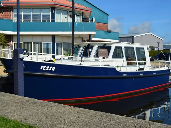 Monty Bank Trawler 9.5 - Boatscribe.com
