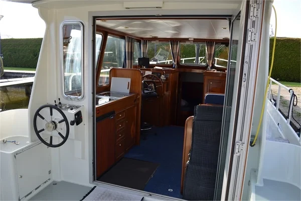 Monty Bank Trawler 9.5 - Boatscribe.com