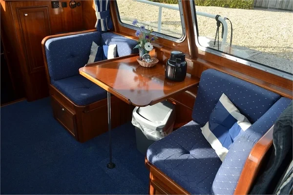 Monty Bank Trawler 9.5 - Boatscribe.com