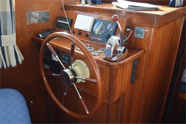Monty Bank Trawler 9.5 - Boatscribe.com