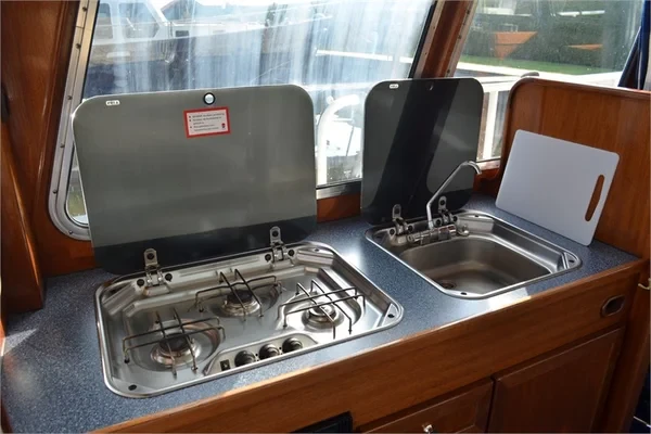 Monty Bank Trawler 9.5 - Boatscribe.com