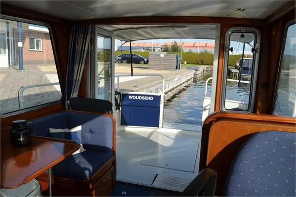 Monty Bank Trawler 9.5 - Boatscribe.com