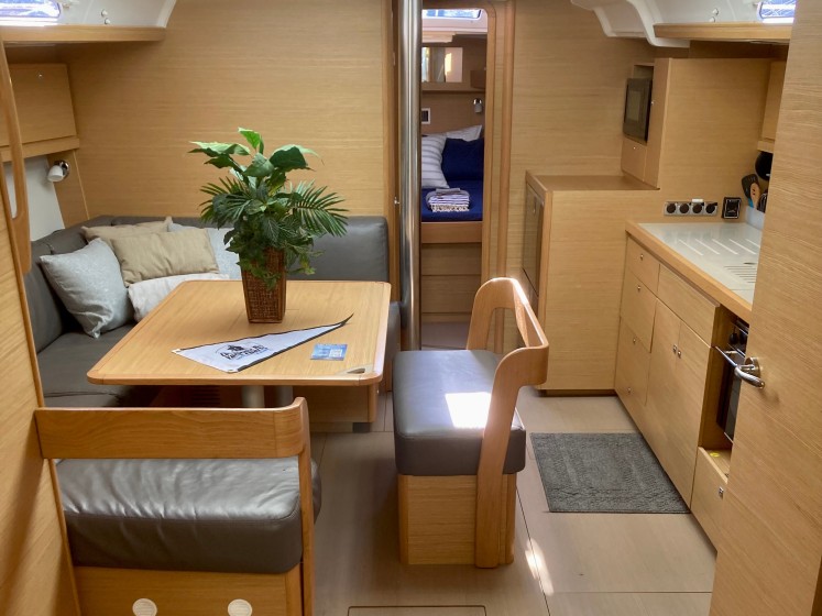 Dufour 430 - Boatscribe.com