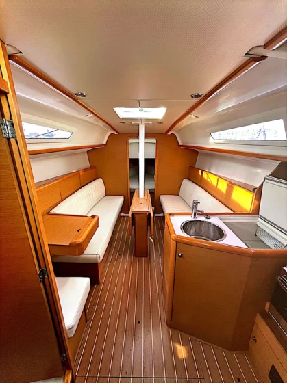 Sun Odyssey 33i - Boatscribe.com