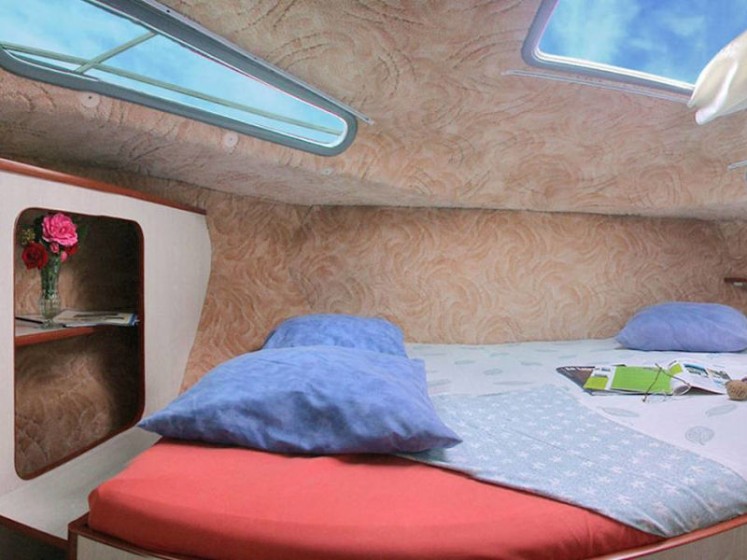 Sedan 1310 - Boatscribe.com