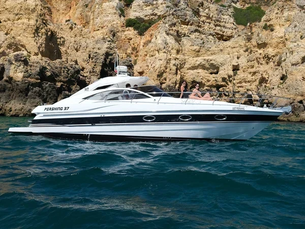 Pershing 37 - Boatscribe.com