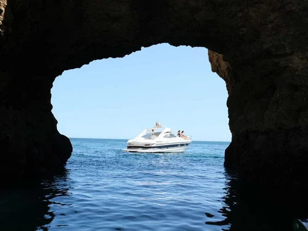 Pershing 37 - Boatscribe.com